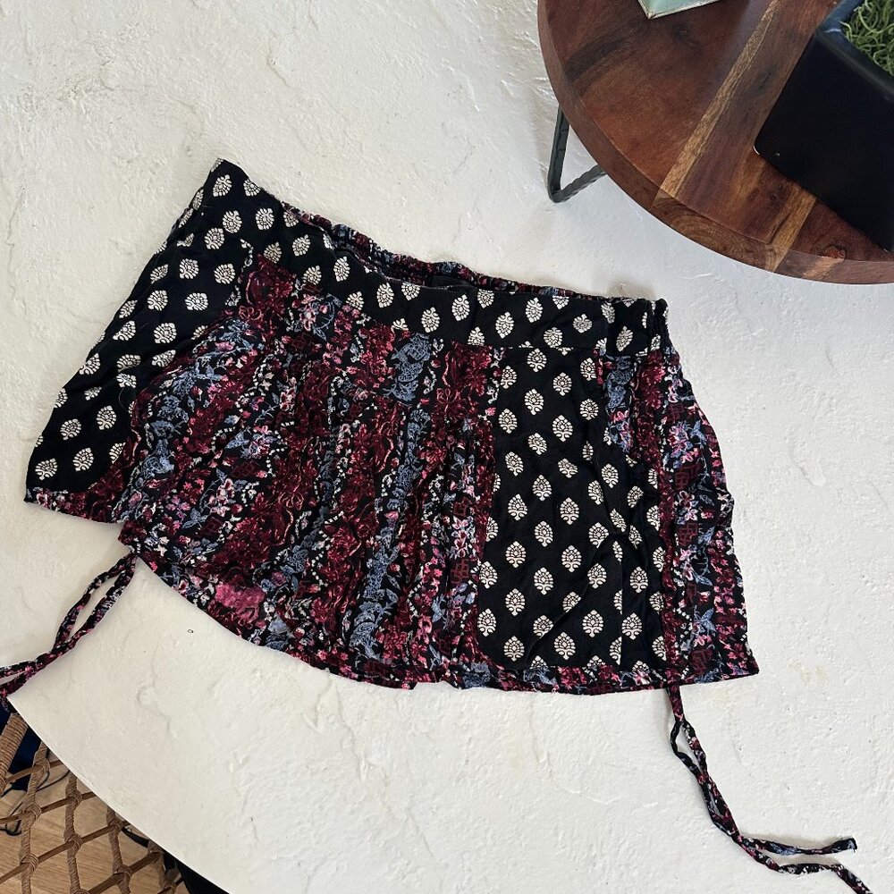 Crinkle shorts, elastic waist, drawstring sides